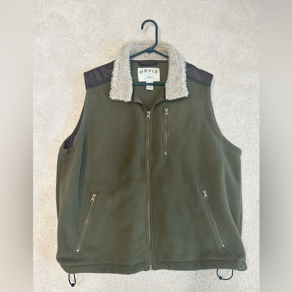 Size large men’s orvis vest. Great condition